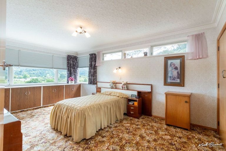 Photo of property in 27 Plateau Road, Te Marua, Upper Hutt, 5018