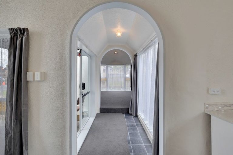 Photo of property in 17 Chartwell Drive, Eltham, 4322