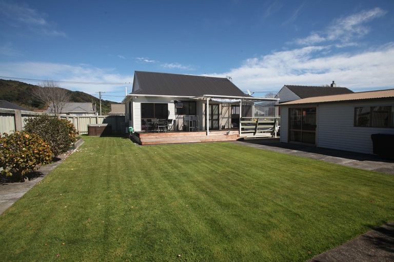 Photo of property in 12 Shearer Crescent, Naenae, Lower Hutt, 5011