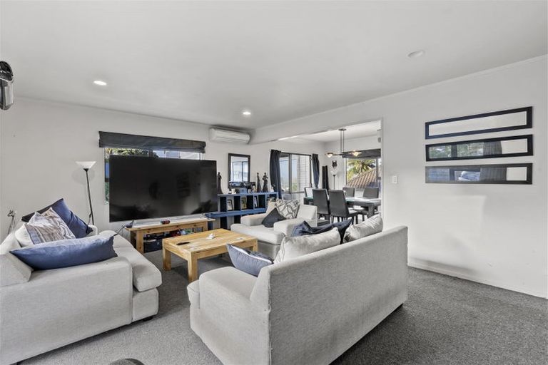 Photo of property in 1/20 Lowburn Place, Clover Park, Auckland, 2019