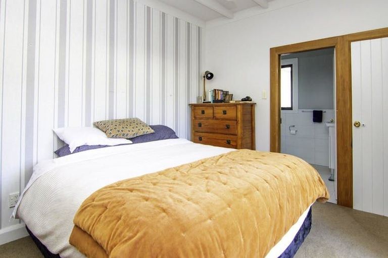 Photo of property in 12 Napier Road, Terrace End, Palmerston North, 4410