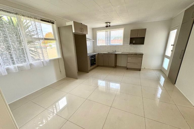 Photo of property in 1 Hywell Place, Manurewa, Auckland, 2102