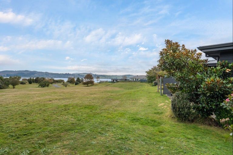 Photo of property in 1 Pukenamu Road, Rainbow Point, Taupo, 3330