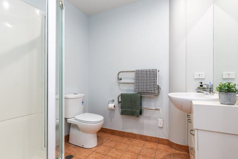 Photo of property in 2e/5 Kent Terrace, Mount Victoria, Wellington, 6011