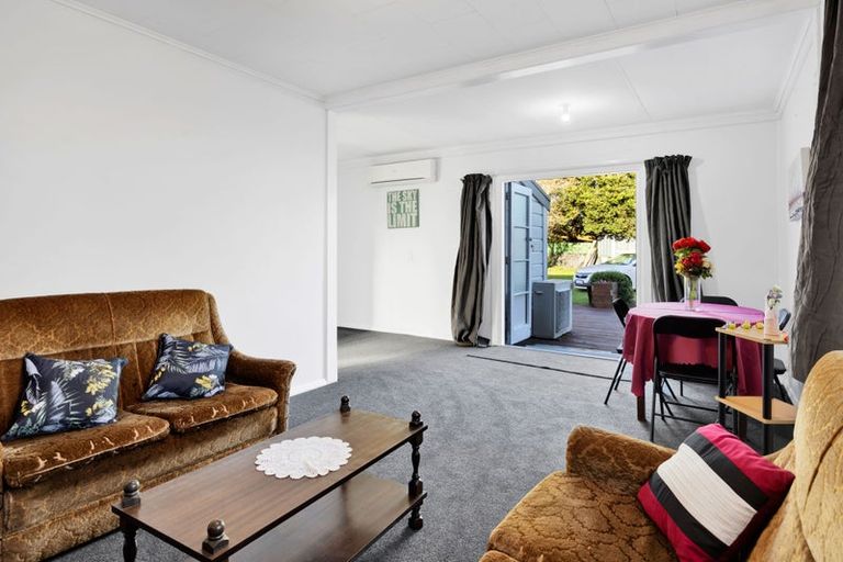 Photo of property in 2 Tawhiti Road, Hawera, 4610