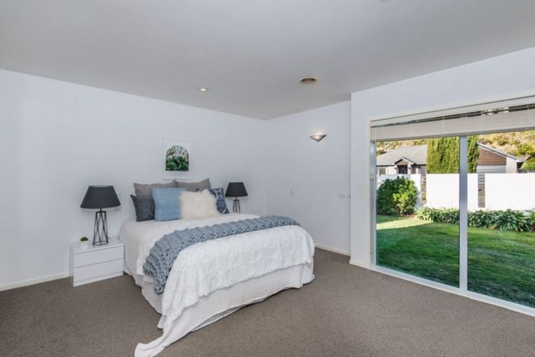 Photo of property in 10 Furlong Crescent, Churton Park, Wellington, 6037