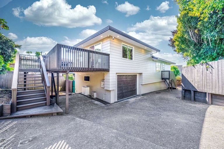 Photo of property in 30a Colmar Road, Mellons Bay, Auckland, 2014