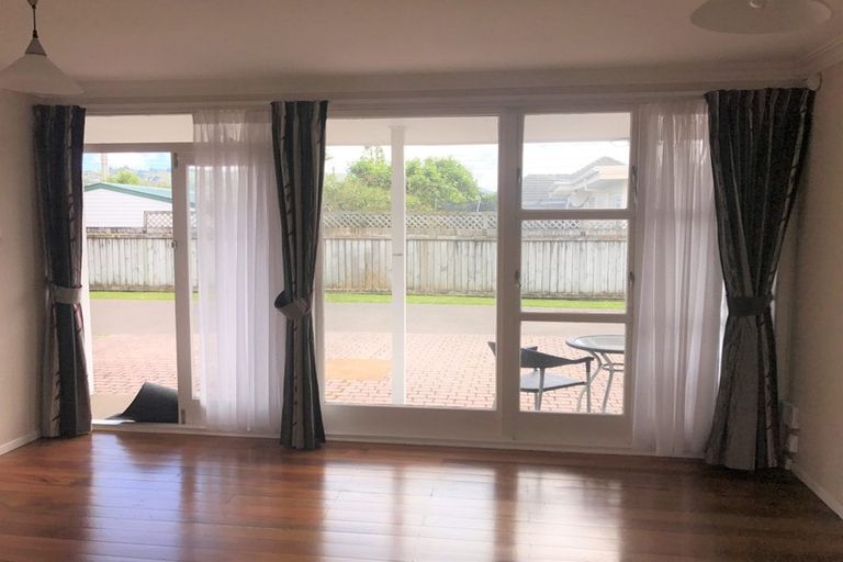Photo of property in 1a Saulbrey Grove, Woburn, Lower Hutt, 5010