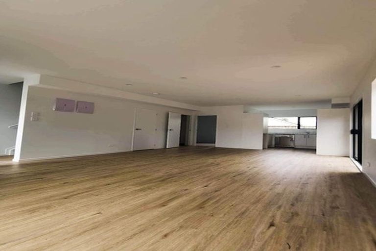 Photo of property in 22 Eileen Newey Place, Henderson, Auckland, 0612