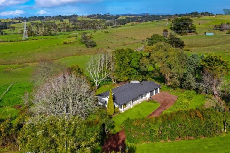 Photo of property in 68 Henwood Road, Taupaki, Henderson, 0782