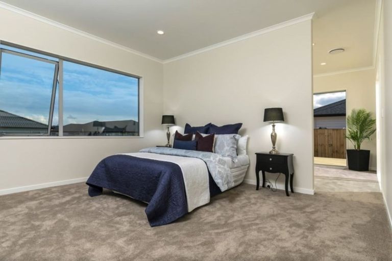 Photo of property in 16 Gilbransen Road, Kumeu, 0810