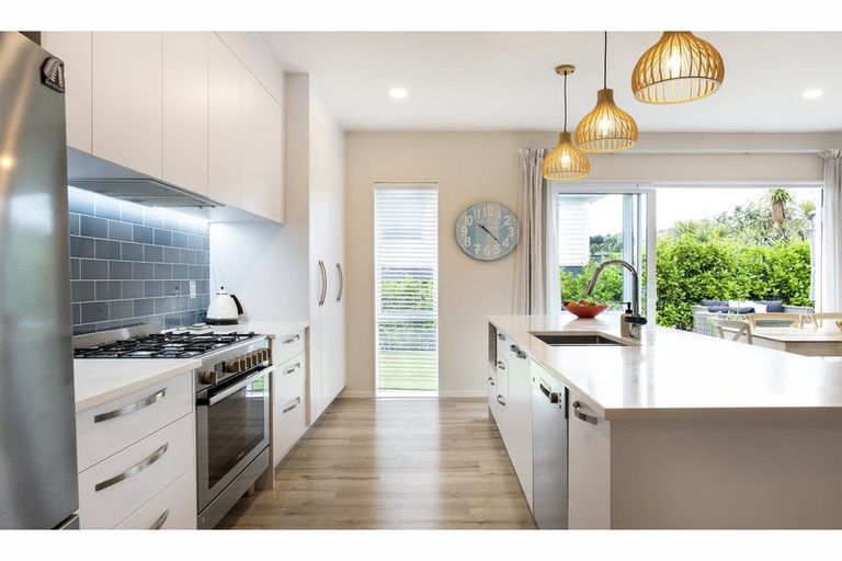 Photo of property in 22 Boocock Crescent, Orewa, 0931