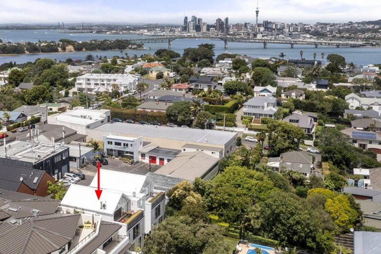 Photo of property in 92c Hinemoa Street, Birkenhead, Auckland, 0626
