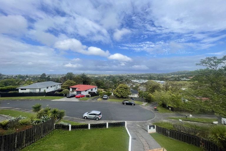 Photo of property in 14 Stallard Place, Glen Eden, Auckland, 0602