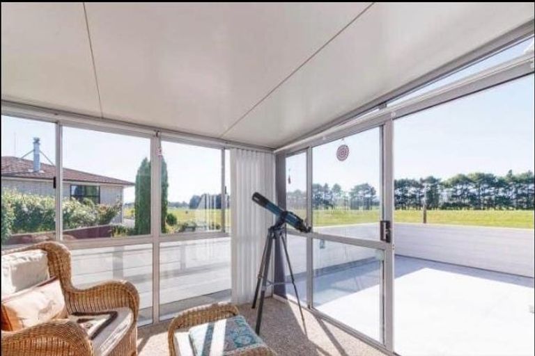 Photo of property in 95 Wikiriwhi Crescent, Awapuni, Palmerston North, 4412