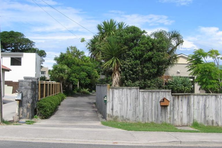 Photo of property in 1/31 Waiake Street, Torbay, Auckland, 0630
