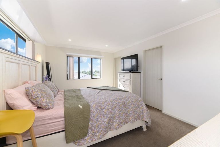 Photo of property in 99a Awaroa Road, Sunnyvale, Auckland, 0612