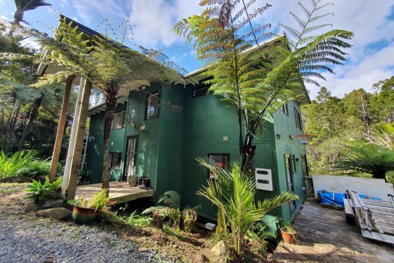 Photo of property in 50 Lone Kauri Road, Karekare, New Lynn, 0772
