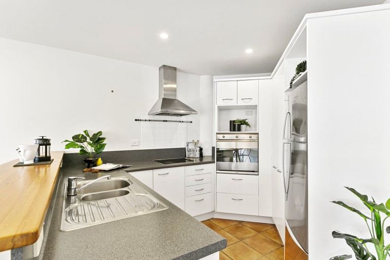 Photo of property in 7d/5 Kent Terrace, Mount Victoria, Wellington, 6011