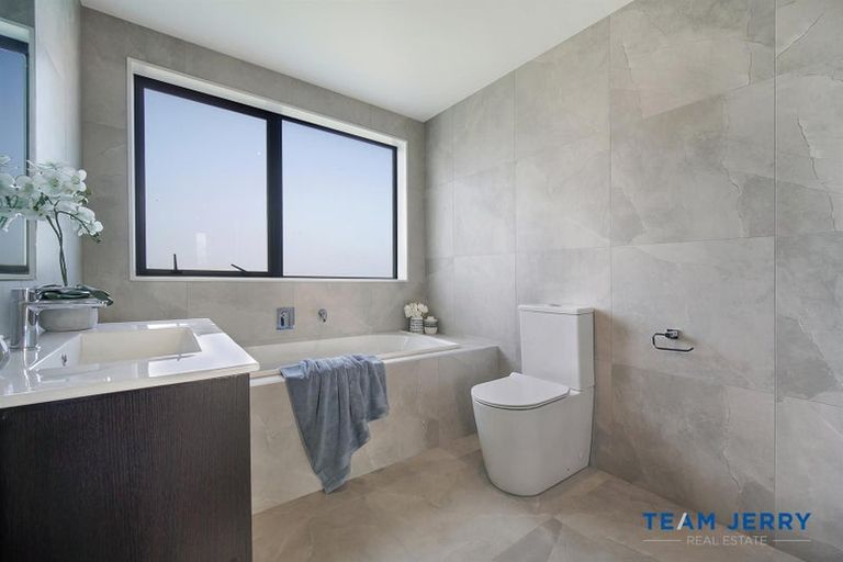 Photo of property in 1 Korowhiti Road, Clarks Beach, 2122