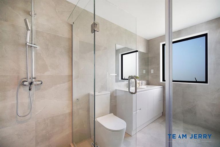 Photo of property in 1 Korowhiti Road, Clarks Beach, 2122