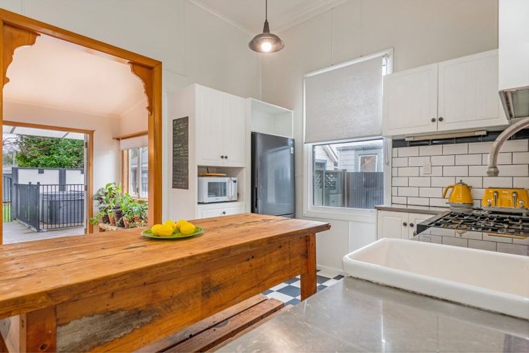 Photo of property in 16 Worcester Street, West End, Palmerston North, 4410