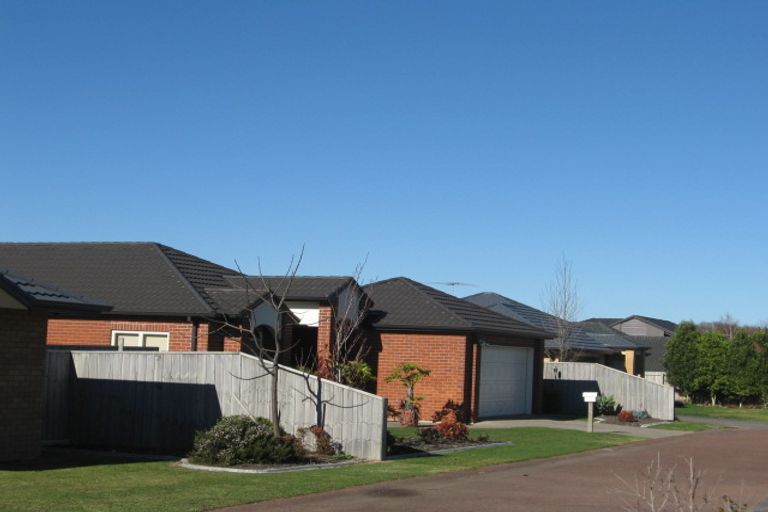 Photo of property in 30 Glencalder Place, Wattle Downs, Auckland, 2103