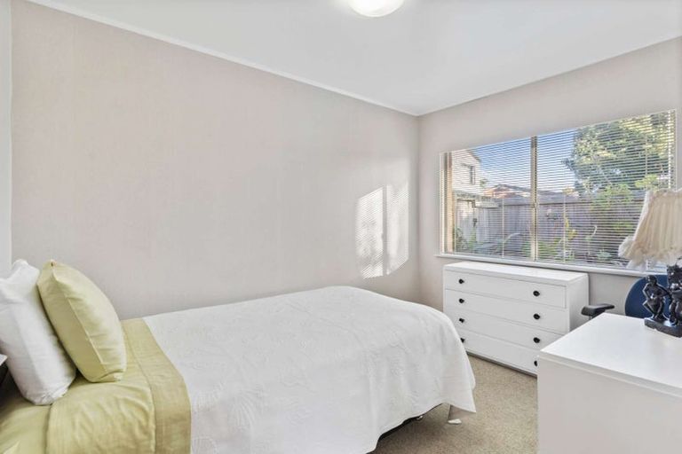 Photo of property in 2/6 Pinedale Place, Henderson, Auckland, 0610