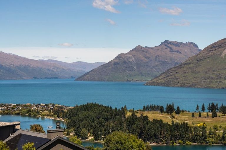 Photo of property in 15 Manchester Place, Queenstown, 9300