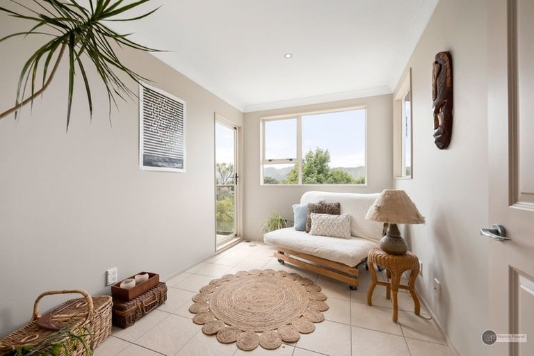 Photo of property in 10 Pomare Road, Tirohanga, Lower Hutt, 5010