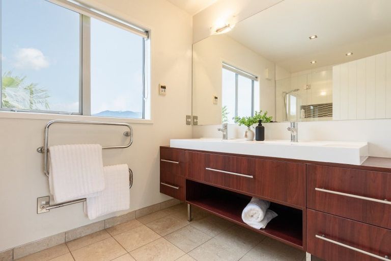 Photo of property in 8 Metzenthin Close, Raumati South, Paraparaumu, 5032