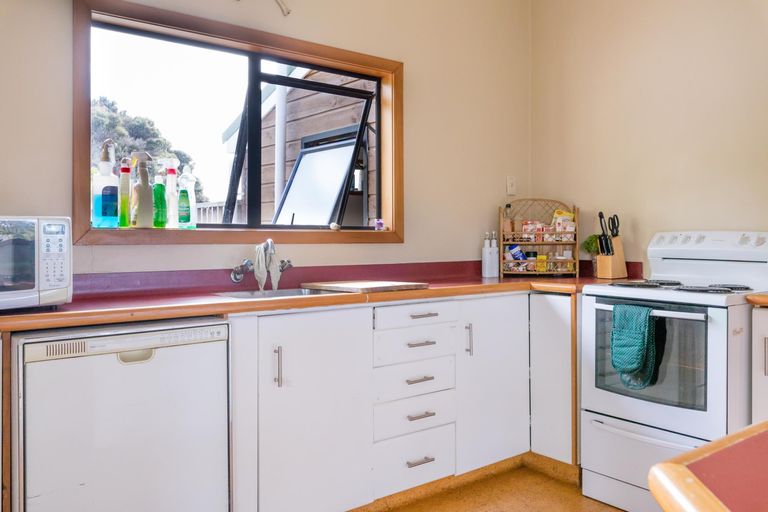 Photo of property in 41 Cornwallis Road, Cornwallis, Auckland, 0604