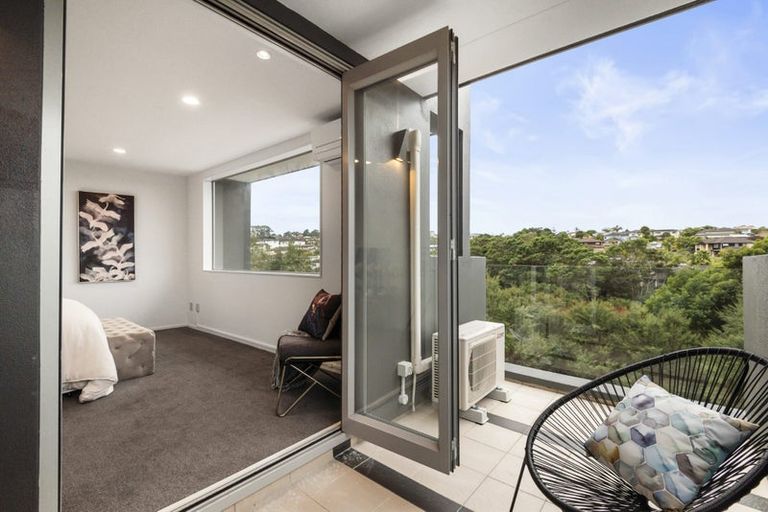 Photo of property in 14 Ilam Lane, Fairview Heights, Auckland, 0632