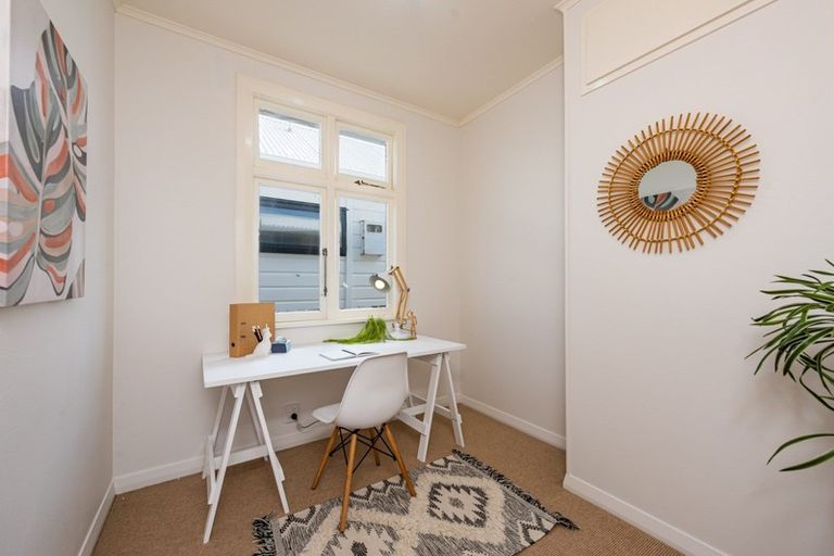 Photo of property in 36 Apu Crescent, Lyall Bay, Wellington, 6022