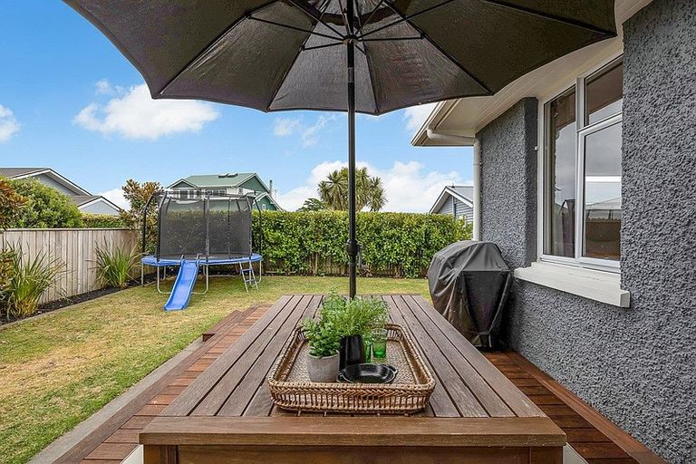 Photo of property in 20 South Road, Moturoa, New Plymouth, 4310