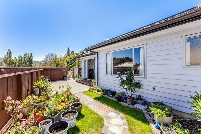 Photo of property in 19 Speldhurst Grove, Stokes Valley, Lower Hutt, 5019