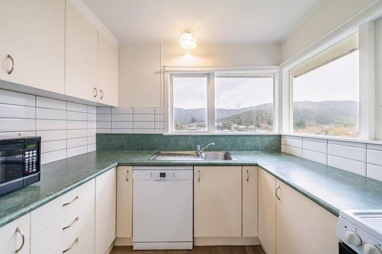 Photo of property in 30 Logie Street, Stokes Valley, Lower Hutt, 5019