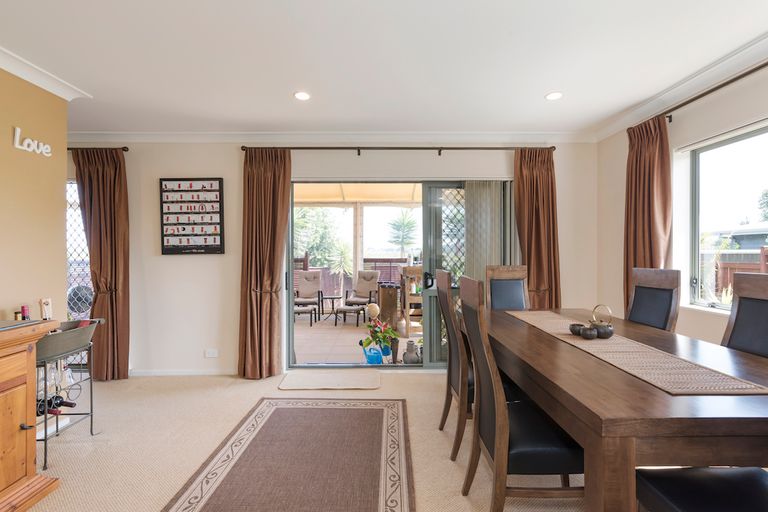Photo of property in 27 Fergy Crescent, Wattle Downs, Auckland, 2103