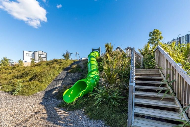 Photo of property in 28 Waihou Crescent, Albany Heights, Auckland, 0632
