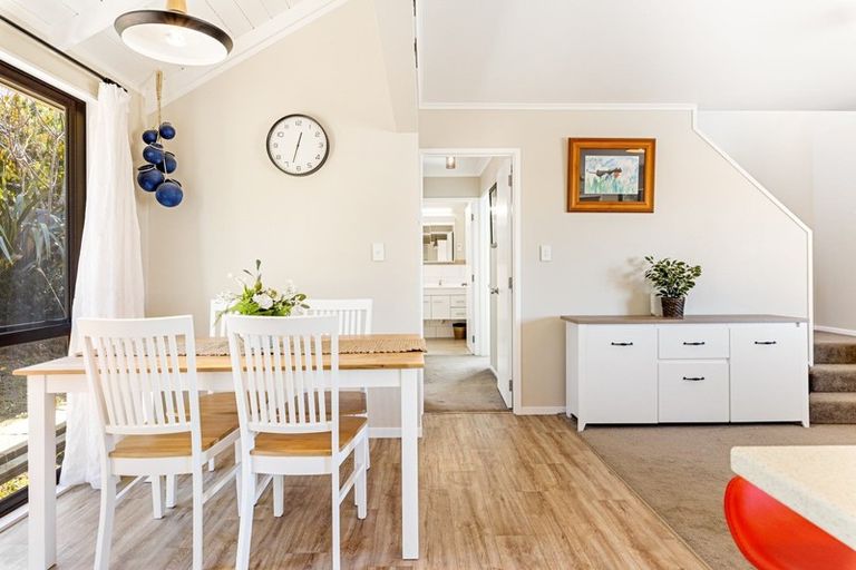 Photo of property in 5 Lorena Place, West Harbour, Auckland, 0618