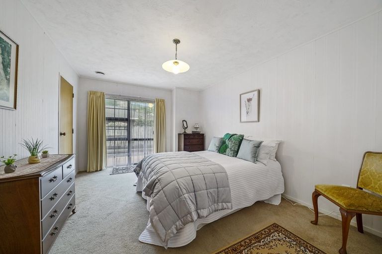 Photo of property in 98 Oxford Street, Tawa, Wellington, 5028