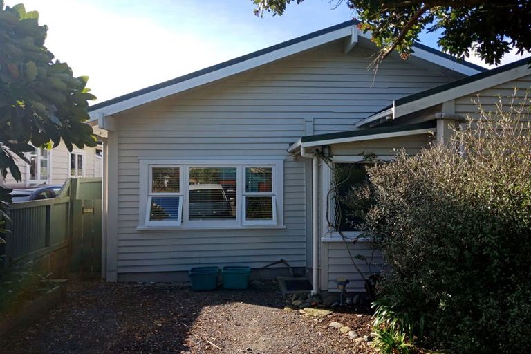 Photo of property in 28 Miro Street, Eastbourne, Lower Hutt, 5013