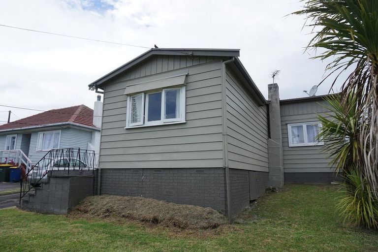 Photo of property in 36 Kamara Road, Glen Eden, Auckland, 0602