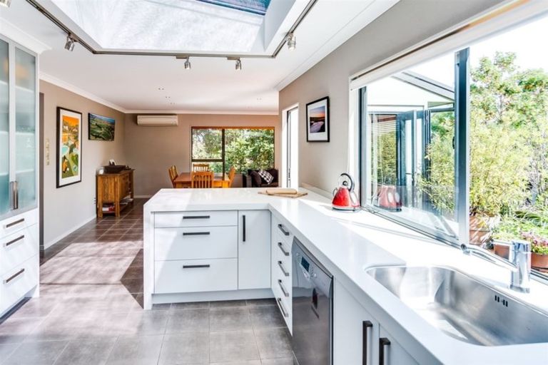 Photo of property in 35 Lighthouse Road, Bluff Hill, Napier, 4110