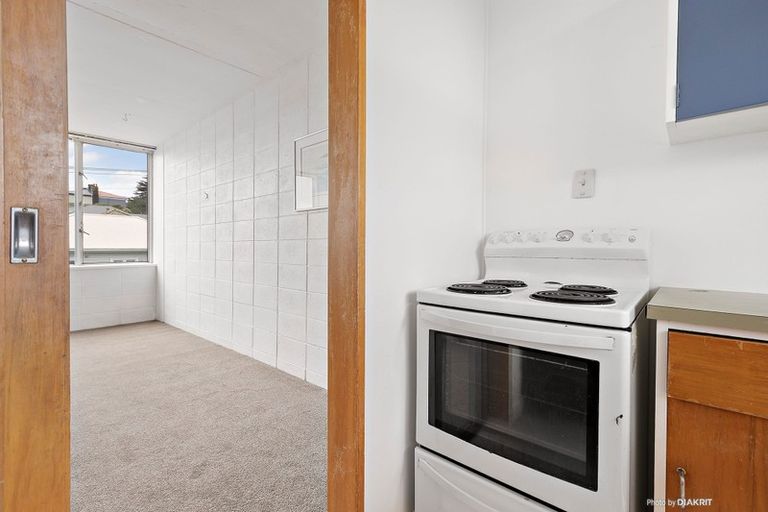 Photo of property in Beresford Apartments, 7/118 Russell Terrace, Berhampore, Wellington, 6023