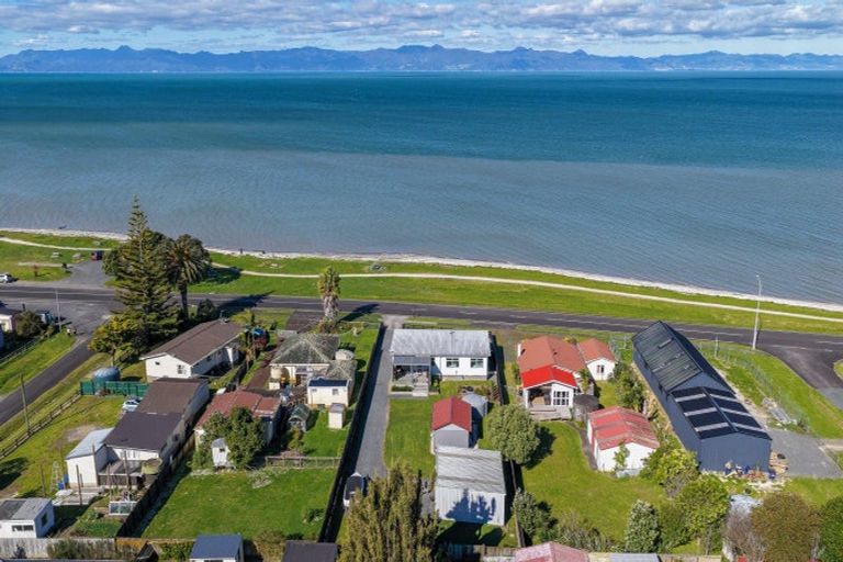 Photo of property in 989 East Coast Road, Kaiaua, Miranda, 2473