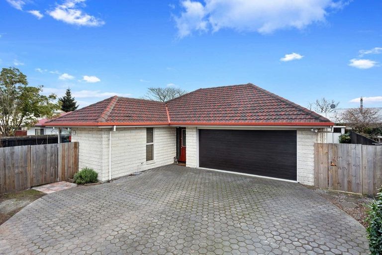 Photo of property in 308 Lake Terrace Road, Shirley, Christchurch, 8061
