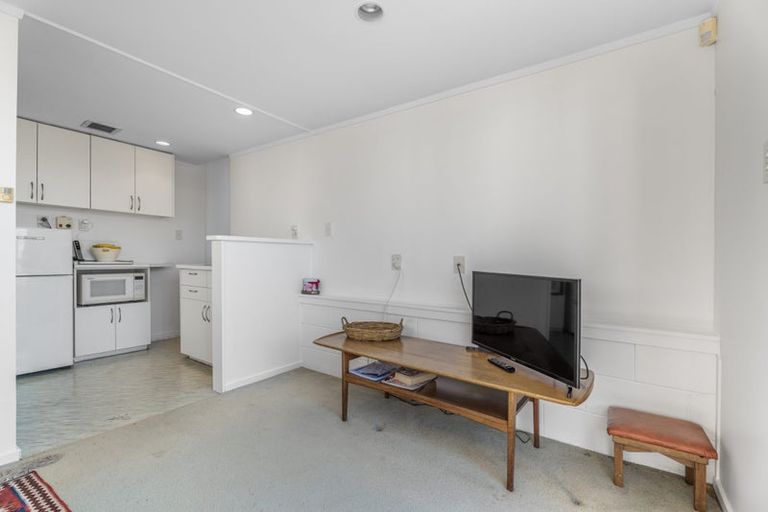Photo of property in 2/71 Potter Avenue, Northcote, Auckland, 0627