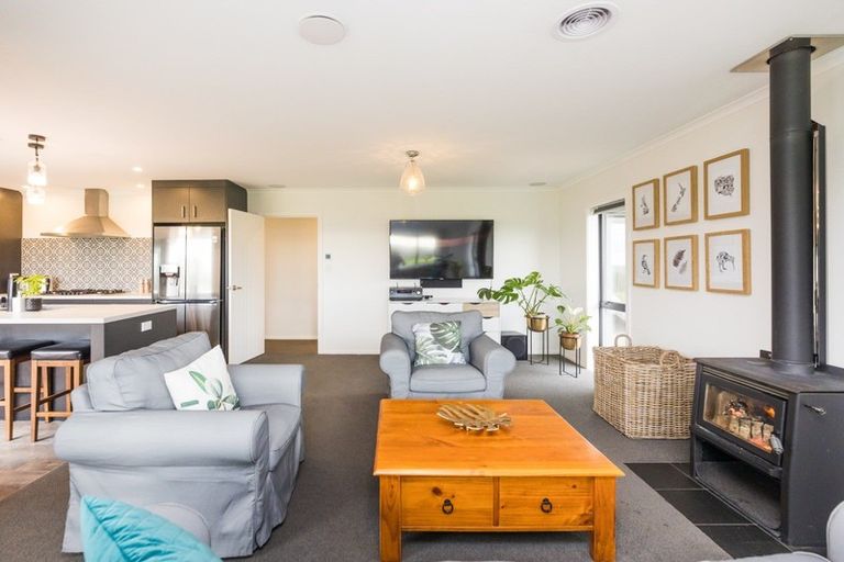 Photo of property in 52 Centre Road, Aokautere, Palmerston North, 4471