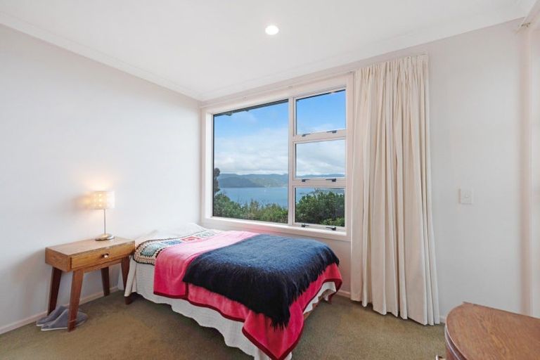 Photo of property in 28 Bennett Grove, Newlands, Wellington, 6037